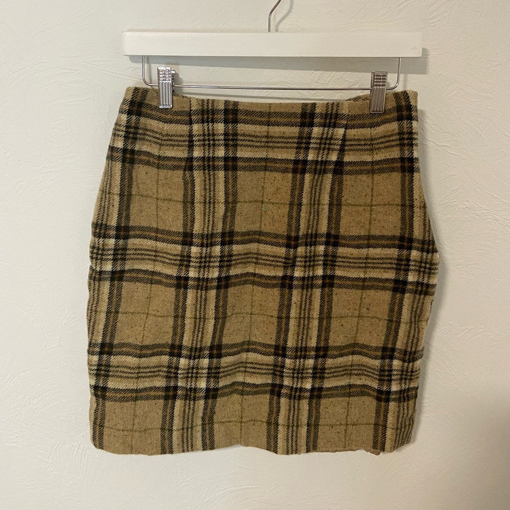 Vintage lambs wool plaid mini skirt size large 12. Fits better a size 8